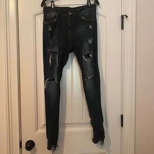 Distressed skinny jeans, amazing stretch!